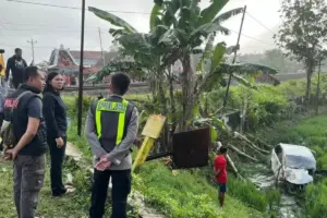Avanza Tersambar KA Argo Bromo Anggrek di Perlintasan Tanpa Palang, 4 Tewas