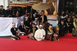 Ketua DPRD Sumedang Terjatuh dari Kuda Saat Kirab Mahkota Binokasih